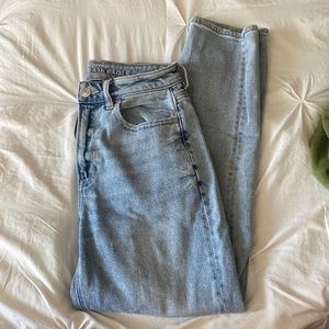 American Eagle Straight-Legged Light Wash Jeans
